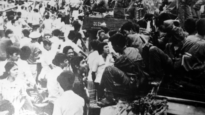 Nhân dân Sài Gòn - Gia Định đón mừng Quân Giải phóng ngày 30/4/1975. (Ảnh: Tư liệu)