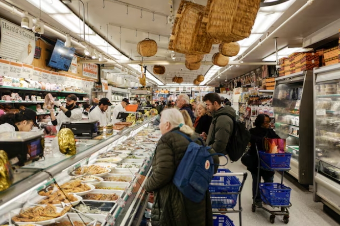 Giá tiêu dùng tại Mỹ đang tăng cao. (Ảnh: Reuters)