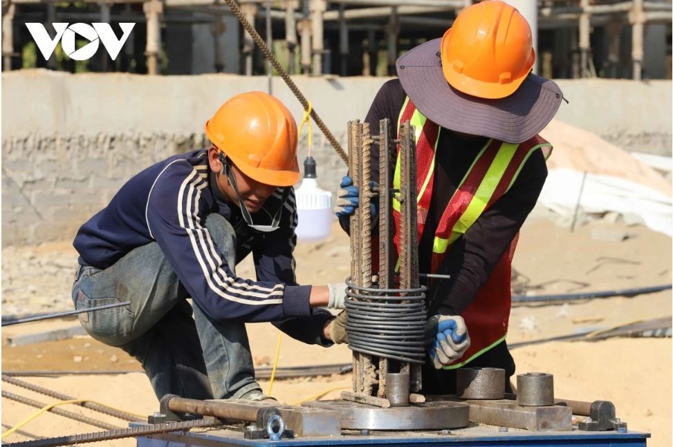 ... Nhưng cán bộ, công nhân và người lao động trên công trường đều đang nỗ lực hết mình vì tiến độ và chất lượng công trình