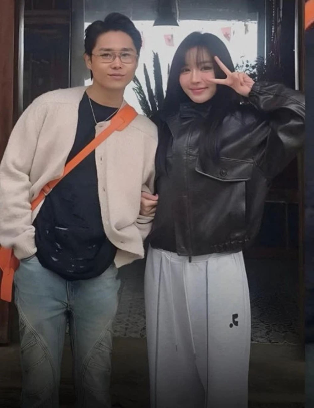 Mỗi khi xuất hiện thêm một hint mới, dân mạng lại lập tức réo tên Tăng Duy Tân và Bích Phương khắp các diễn đàn. Câu hỏi được nhắc nhiều nhất chính là: khi nào thì Tăng Duy Tân và Bích Phương tổ chức đám cưới?.