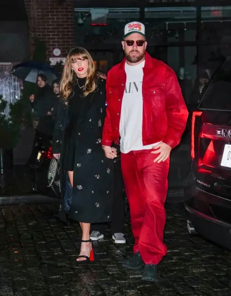 Taylor Swift và Travis Kelce. Ảnh: GC Images