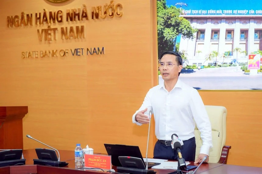 Thống đốc Ngân hàng Nhà nước Phạm Đức Ấn tại cuộc họp chỉ đạo các tổ chức tín dụng ngày 9/4