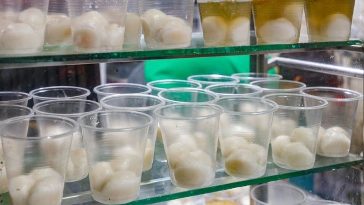 Bánh trôi ở Hà Nội đắt khách dịp Tết Hàn thực mùng 3 tháng 3 âm lịch. (Ảnh: Nguyên Quang)