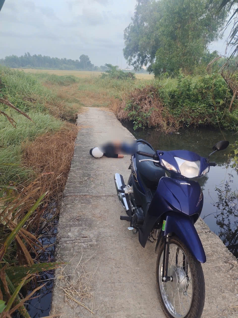 Ngày 11/4, Công an tỉnh Đồng Tháp đang phối hợp với các đơn vị nghiệp vụ liên quan điều tra vụ chết người chưa rõ nguyên nhân tại phường Sơn Qui.