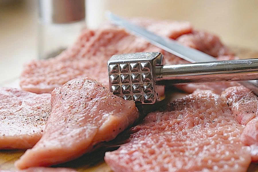 Để có món thịt lợn mềm, ngon đúng chuẩn, không chỉ cần chọn nguyên liệu tươi mà còn phải kết hợp đúng kỹ thuật từ khâu sơ chế đến chế biến