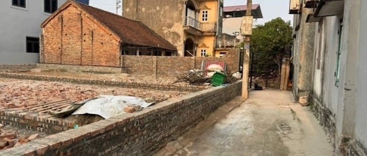 Đất thổ cư phân lô tại xã Thanh Oai đang được chào bán mức giá 150 - 180 triệu đồng/m2. (Ảnh: Ngọc Vy).