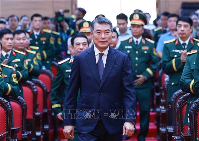 Thủ tướng Lê Minh Hưng thăm làm việc với Quân khu 4