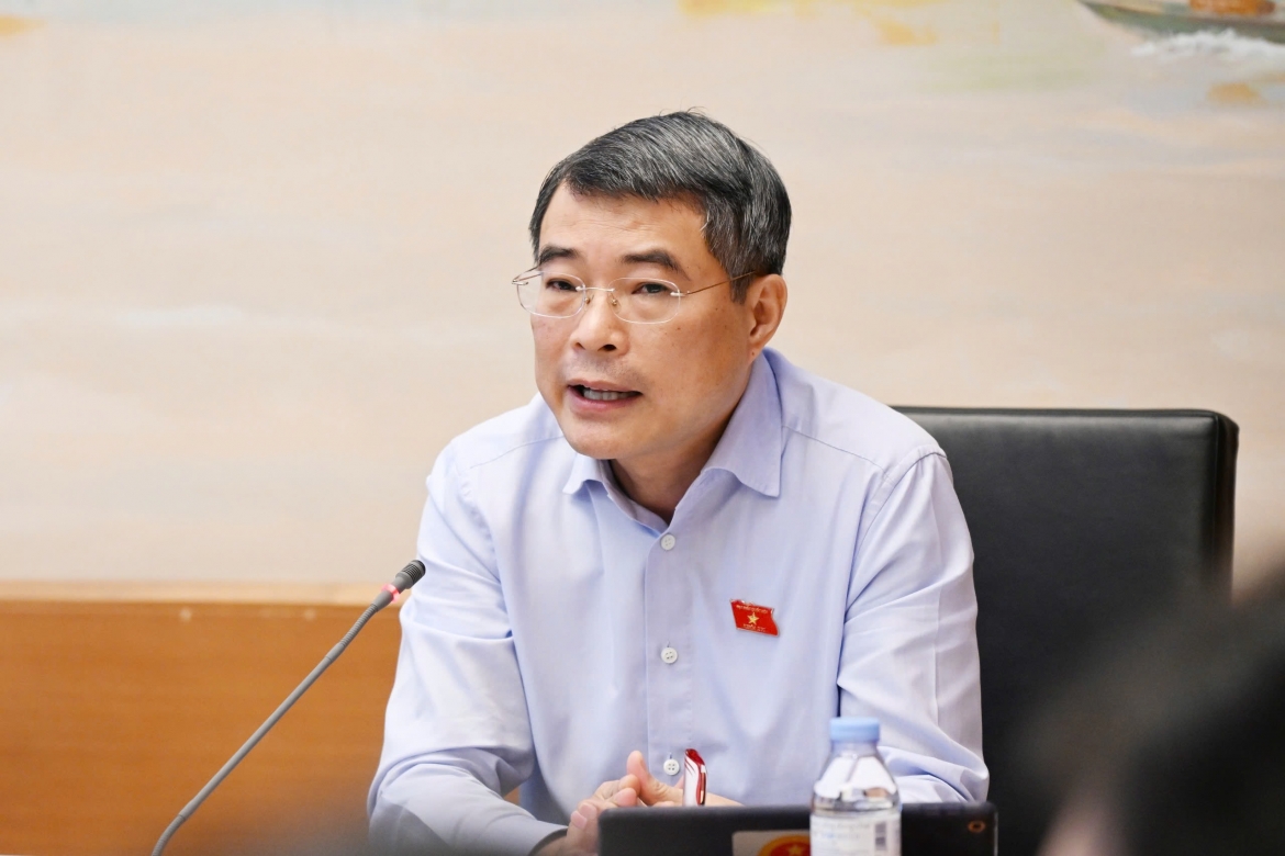 Thủ tướng Lê Minh Hưng phát biểu tại buổi họp tổ sáng 10/4