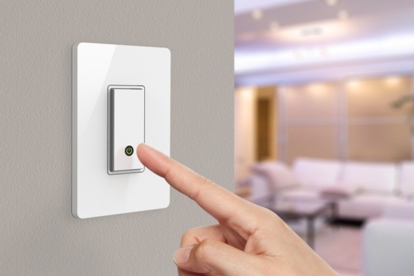 Tắt các thiết bị điện khi ra khỏi nhà... là những bước đơn giản nhưng rất quan trọng để tiết kiệm điện
