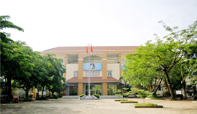 Trường Tiểu học Bình Quới Tây (ảnh website trường)