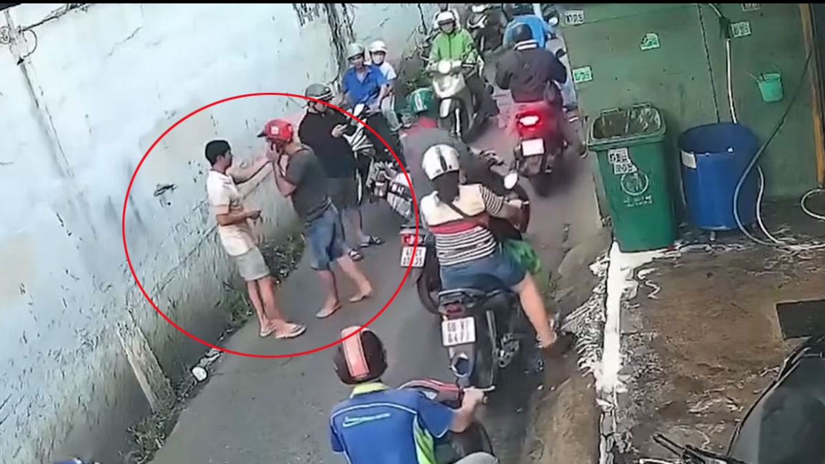 Cảnh anh Quang vào can ngăn vụ ẩu đả