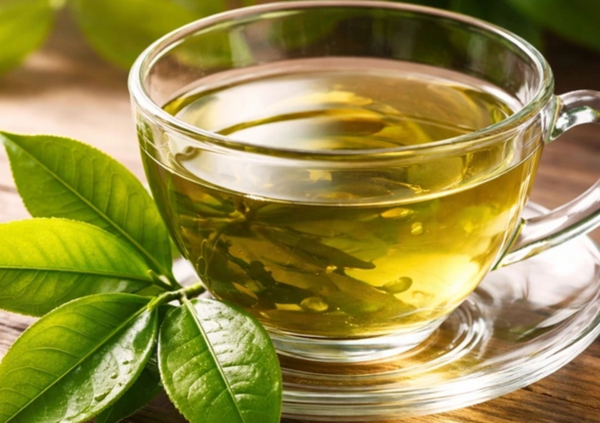 Có thể uống trà xanh như một phần của lối sống lành mạnh. (Ảnh: AI)