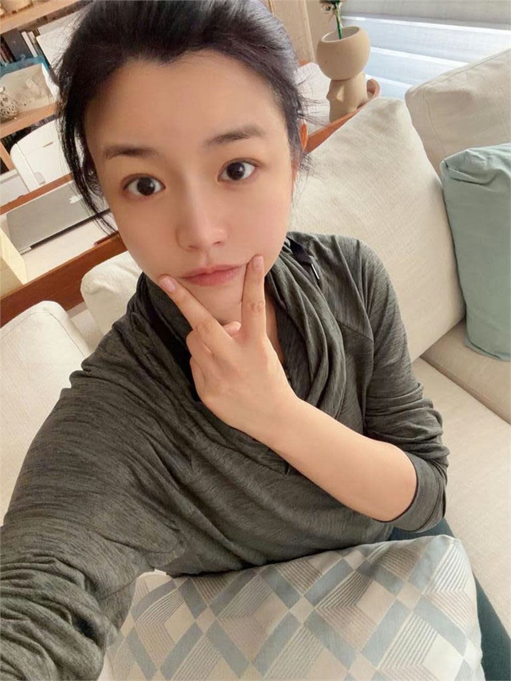 CT: Trần Nghiên Hy nổi tiếng với vai diễn Thẩm Giai Nghi trong phim điện ảnh Cô gái năm ấy chúng ta cùng theo đuổi (2011), bộ phim giúp cô được đề cử giải Nữ chính xuất sắc nhất tại giải Kim Mã lần thứ 48.