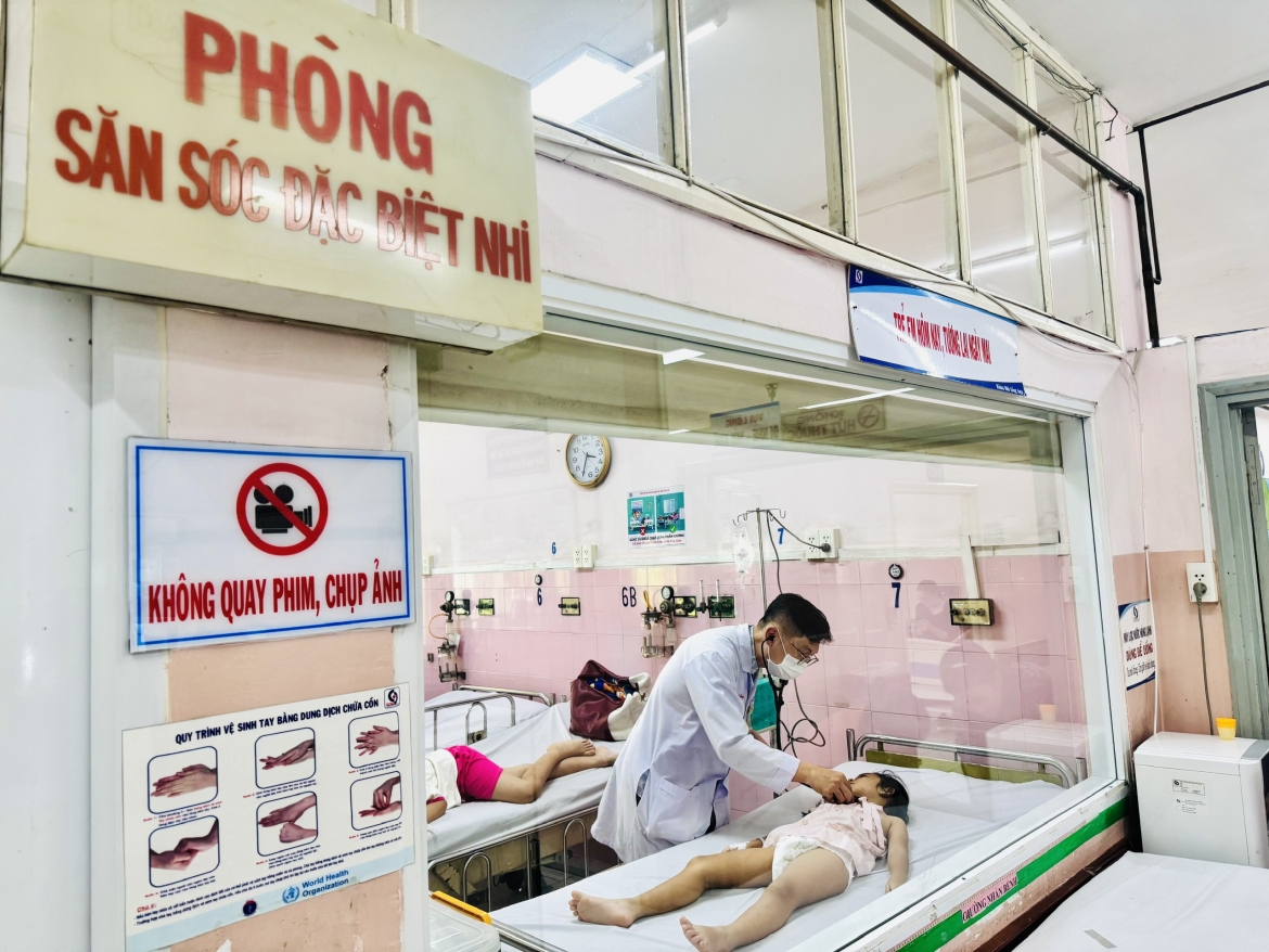 Trẻ đang được điều trị tại Bệnh viện Nhân dân Gia Định