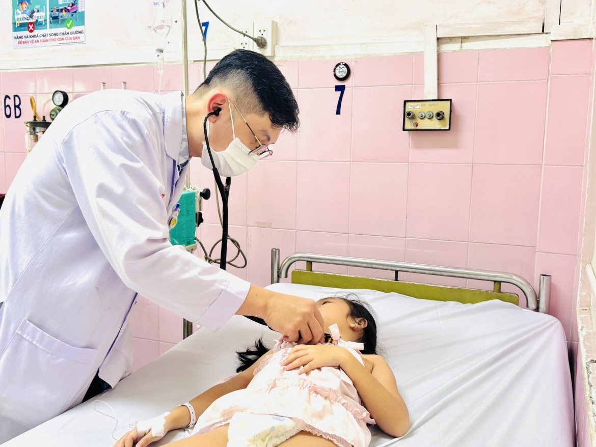 Trẻ đang được điều trị tại Bệnh viện Nhân dân Gia Định