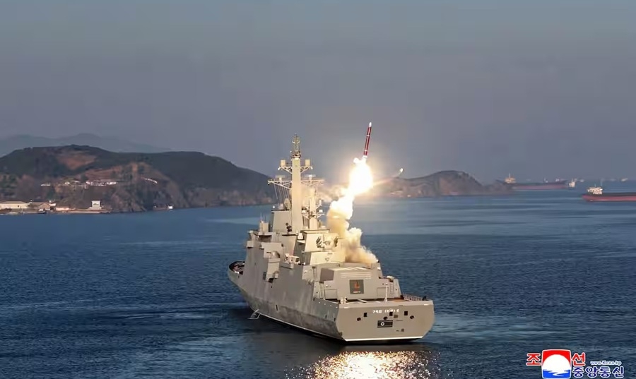 Triều Tiên phóng thành công tên lửa từ tàu khu trục lớn 5.000 tấn. Ảnh: KCNA
