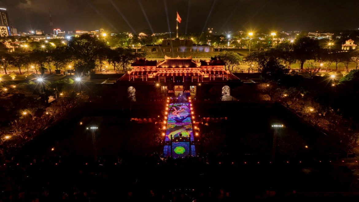 Trình diễn 3D mapping tại khu vực cầu Trung Đạo