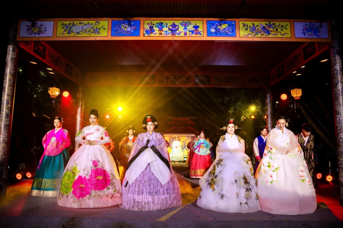 Trình diễn Hanbok