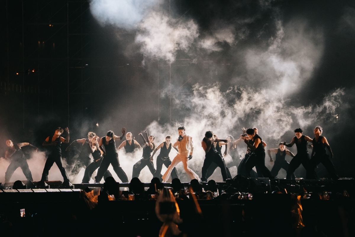 Trọng Hiếu chia sẻ quá trình sáng tạo chiếc mặt nạ sân khấu: “Không chỉ là phụ kiện, đó là cả một thế giới cảm xúc”.