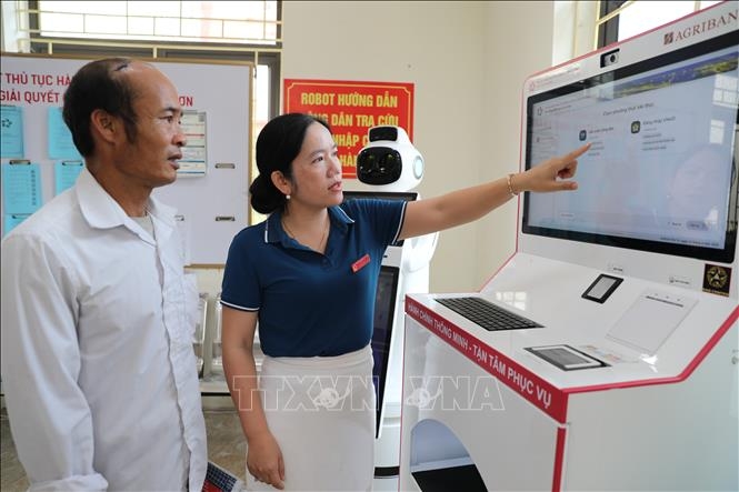 Tại Trung tâm phục vụ hành chính công xã Triệu Sơn, việc đưa vào sử dụng Kiosk thông minh được xem là điểm nhấn quan trọng trong quá trình cải cách thủ tục hành chính. Ảnh: Khiếu Tư/TTXVN