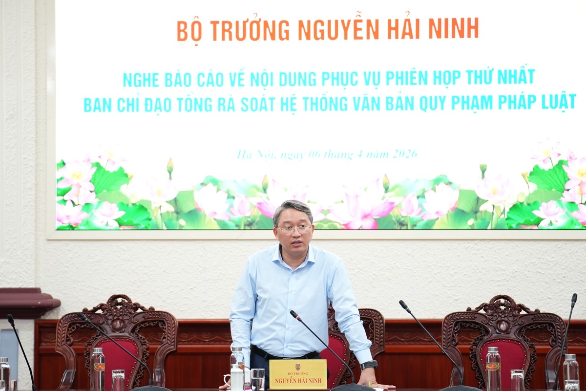 Bộ trưởng Nguyễn Hải Ninh yêu cầu tổng rà soát văn bản quy phạm pháp luật phải làm nhanh, làm trúng để tháo gỡ thực chất.