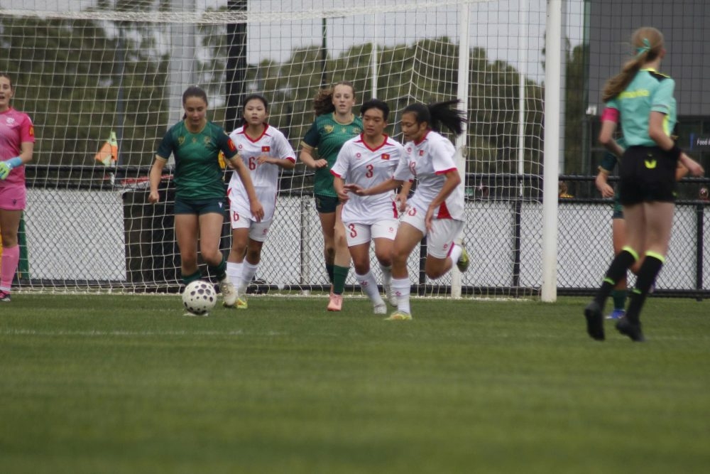 U15 nữ Việt Nam thi đấu với U15 nữ Tasmania. (Ảnh: VFF)