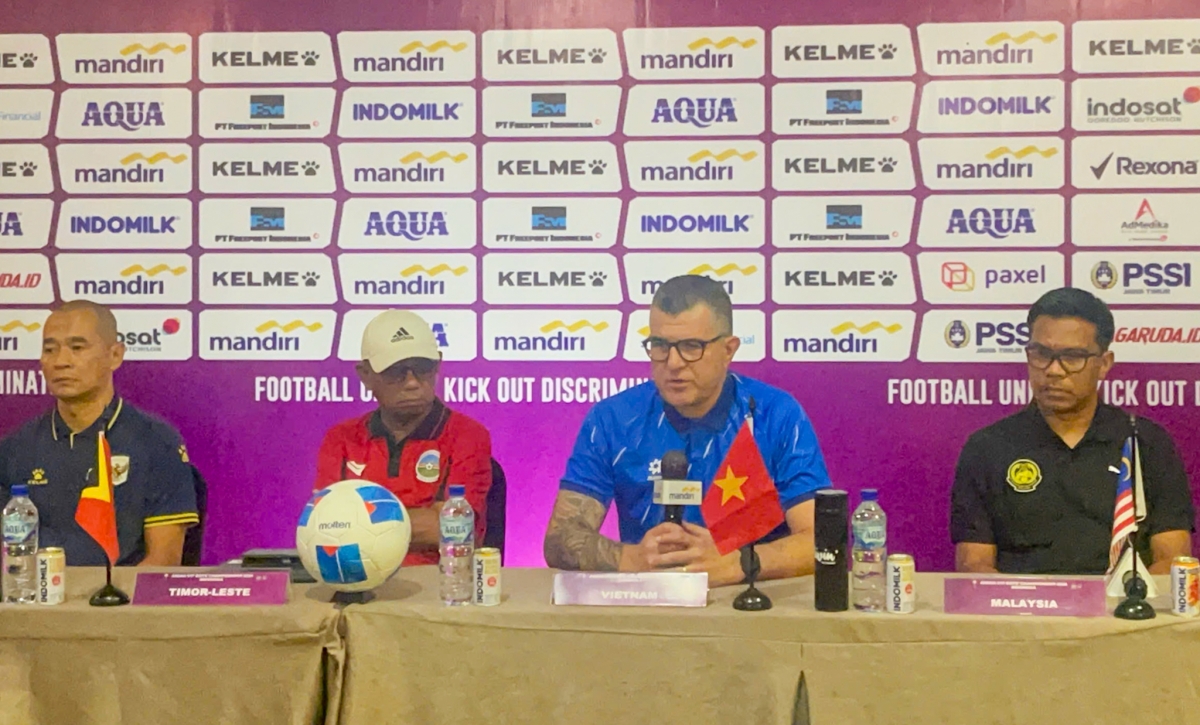 HLV phát biểu tại cuộc họp báo trước giải U17 Đông Nam Á 2026. (Ảnh: VFF)