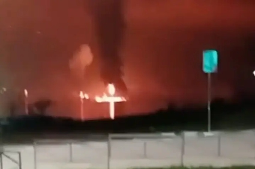 UAV Ukraine tấn công một kho chứa dầu tại thành phố Novorossiysk ở miền nam nước Nga. Nguồn: Exilenova Plus