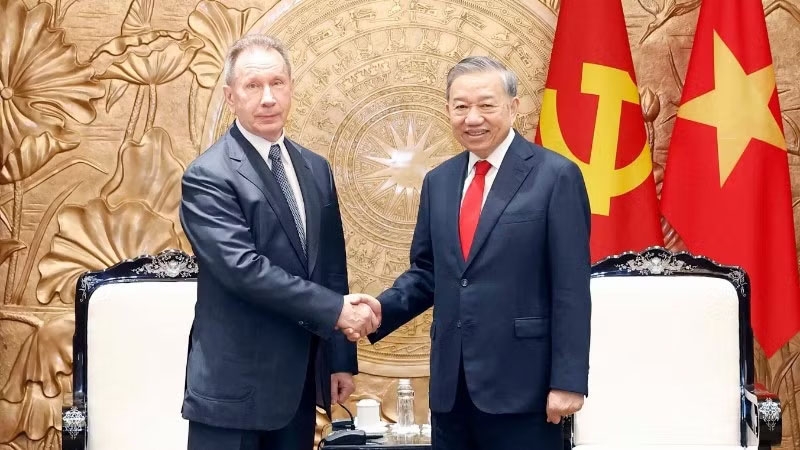 Tổng Bí thư, Chủ tịch nước Tô Lâm tiếp Giám đốc Cơ quan Vệ binh quốc gia Liên bang Nga Viktor Zolotov. Ảnh: Thống Nhất/TTXVN