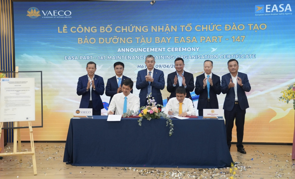 Lễ ký Vietnam Airlines cùng VAECO lần đầu đưa Việt Nam vào nhóm quốc gia tự đào tạo kỹ sư bảo dưỡng tàu bay theo chuẩn châu Âu EASA, mở ra bước tiến lớn về tự chủ kỹ thuật và nâng cao năng lực cạnh tranh ngành hàng không.