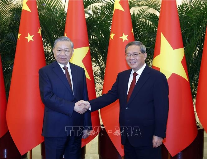 Tổng Bí thư, Chủ tịch nước Tô Lâm hội kiến Thủ tướng Quốc vụ viện Trung Quốc Lý Cường. (Ảnh: TTXVN)