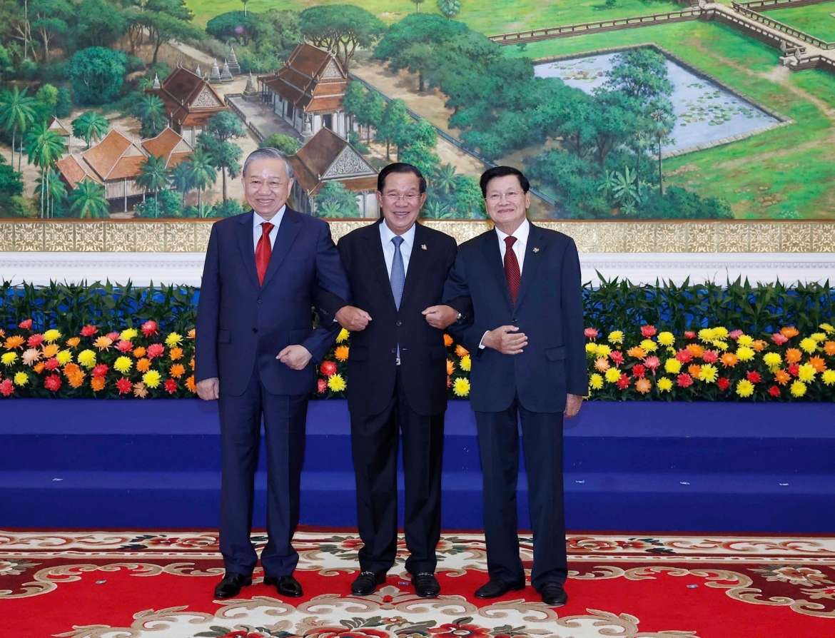 Tổng Bí thư, Chủ tịch nước Tô Lâm; Chủ tịch Đảng Nhân dân Campuchia, Chủ tịch Thượng viện Campuchia Hun Sen và Tổng Bí thư, Chủ tịch nước Lào Thongloun Sisoulith. Ảnh: TTXVN