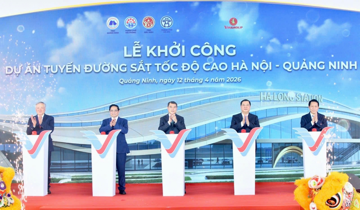 Thủ tướng Lê Minh Hưng, nguyên Thủ tướng Phạm Minh Chính; Phó Thủ tướng thường trực Phạm Gia Túc; Bộ trưởng Bộ Công an Lương Tam Quang dự lễ khởi công tuyến đường sắt tốc độ cao Hà Nội - Quảng Ninh.