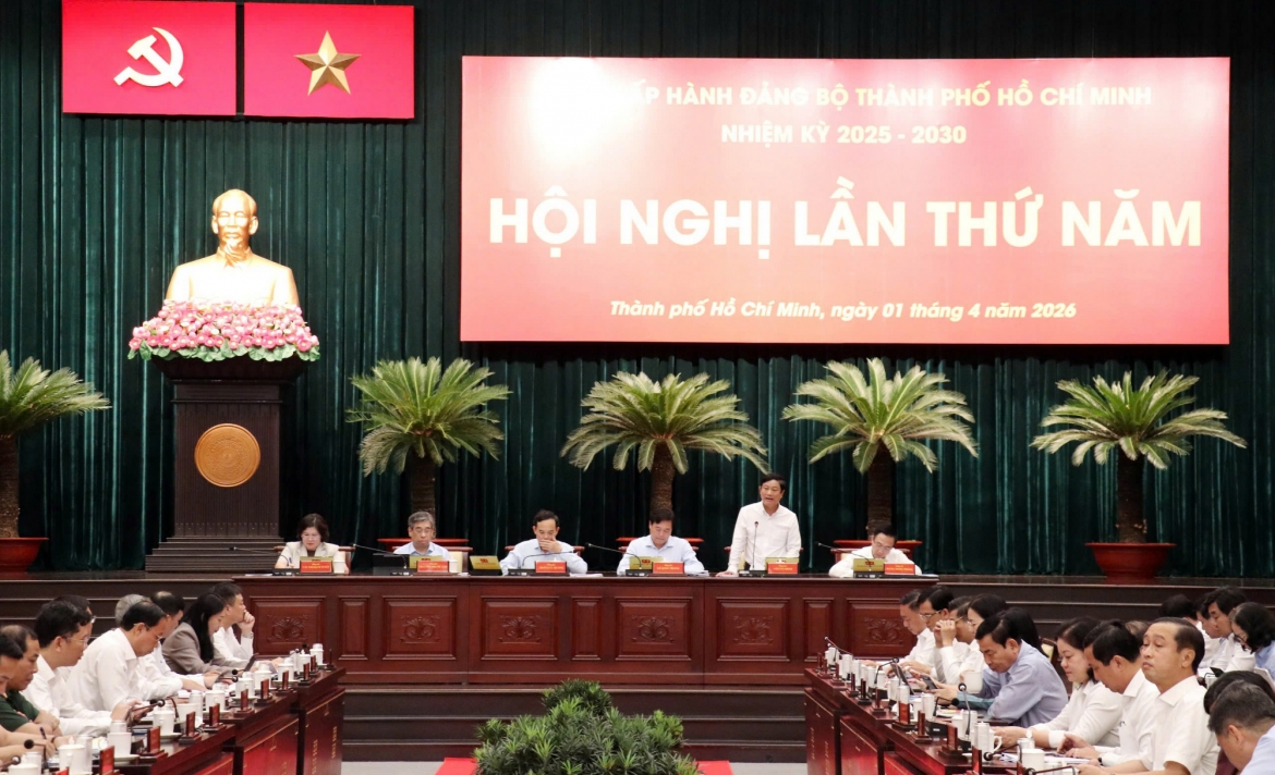 Thường trực Thành ủy TP.HCM điều hành Hội nghị Ban Chấp hành Đảng bộ TP.HCM, ngày 11/4 (ảnh: L.V)