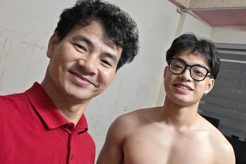 Sao Việt 3/4: Trên mạng xã hội Threads, một bài đăng đề nghị người dùng "review" về những người nổi tiếng từng gặp ngoài đời. Khánh Minh - con trai NSND Xuân Bắc gây chú ý với bình luận: "Tôi gặp Xuân Bắc rồi, thậm chí còn ở cùng nhà gần 20 năm nay", thu hút gần 9.000 lượt thích.