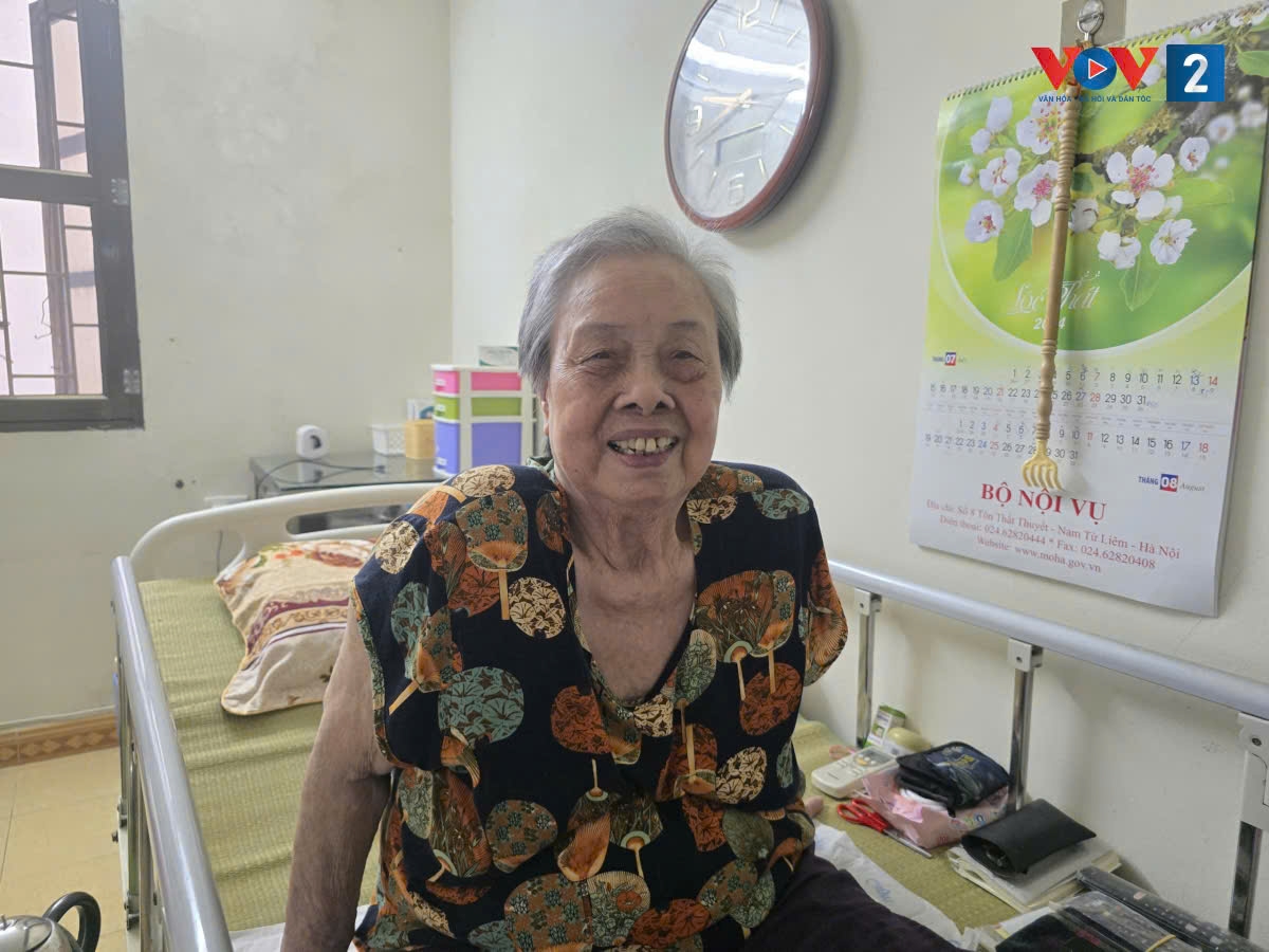 Đồ đạc cũ là kỷ niệm khó phai của bà Nguyễn Thị Cấp (Hà Nội)