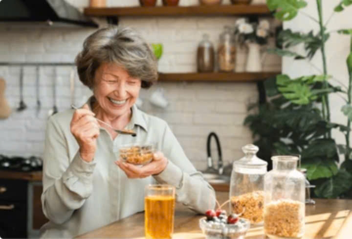 Chế độ ăn giàu protein giúp người lớn tuổi khỏe mạnh. (Ảnh: Shutterstock)