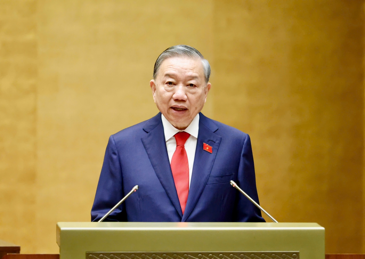 Phát biểu nhậm chức ngay sau đó, Tổng Bí thư, Chủ tịch nước Tô Lâm bày tỏ cảm ơn cử tri và nhân dân cả nước với tinh thần trách nhiệm, khát vọng xây dựng quê hương, đất nước và niềm tin son sắt vào Đảng Cộng sản Việt Nam đã làm nên kỳ bầu cử đại biểu Quốc hội khóa XVI và đại biểu Hội đồng nhân dân các cấp nhiệm kỳ 2026-2031 rất thành công.