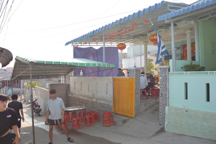 Không khí đau thương phủ khắp làng chài Duồng.