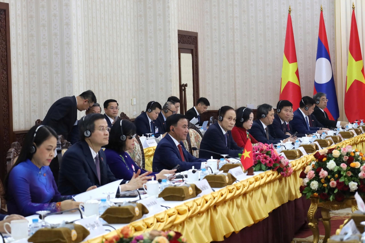 Đoàn đại biểu cấp cao Việt Nam tham dự cuộc hội kiến.