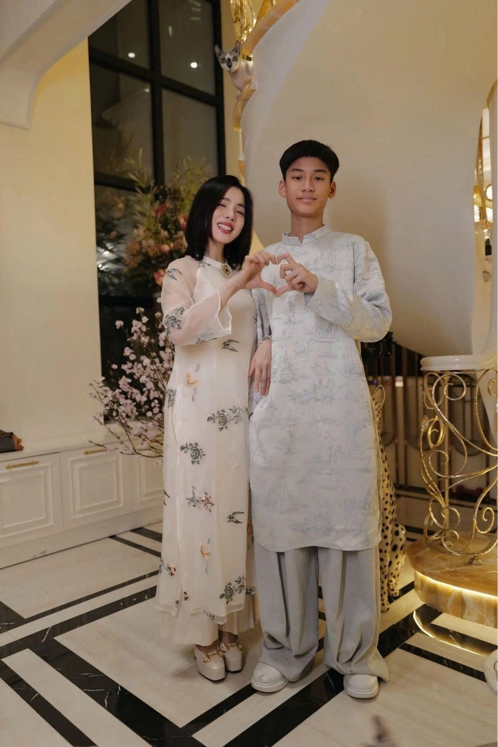 Ca sĩ Lệ Quyên mừng sinh nhật con trai tròn 15 tuổi.