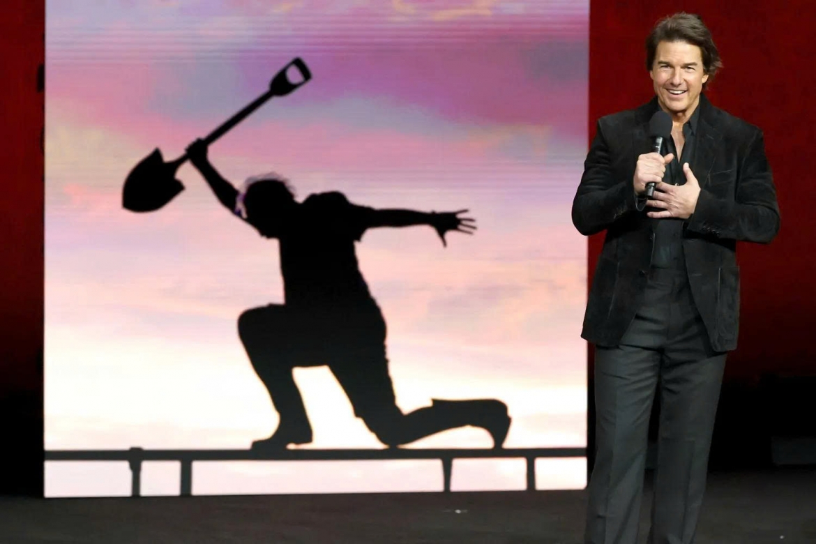 Tom Cruise giới thiệu về bộ phim "Digger" tại CinemaCon 2026. Ảnh: Getty
