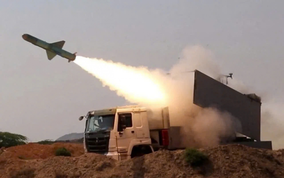 Iran phóng tên lửa trong một cuộc tập trận hồi tháng 2/2026. Ảnh: Reuters