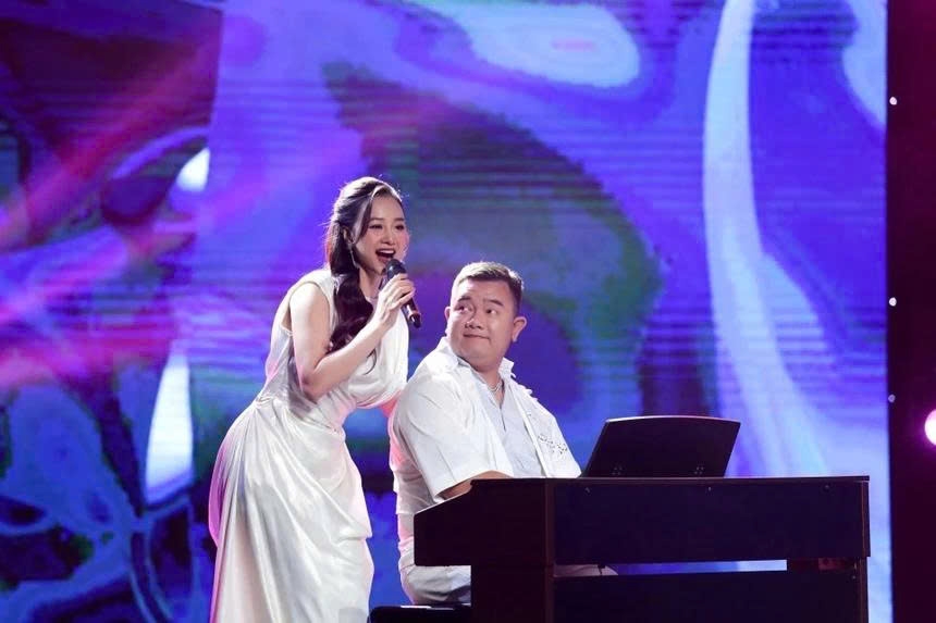 Ca sĩ Hà Thúy Anh cho biết đã khép lại cuộc hôn nhân 7 năm với nhạc sĩ Tuấn Mario do cả hai không còn chung định hướng và mục tiêu về tương lai. Cô cho biết cả hai đã thuận tình ly hôn từ trước, hiện mỗi người đều ổn định cuộc sống riêng. 