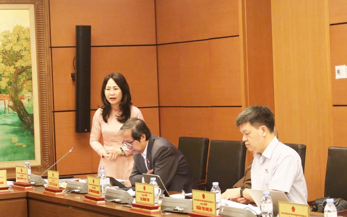 Bộ trưởng Bộ Văn hóa, Thể thao và Du lịch Lâm Thị Phương Thanh phát biểu tại cuộc họp Tổ.