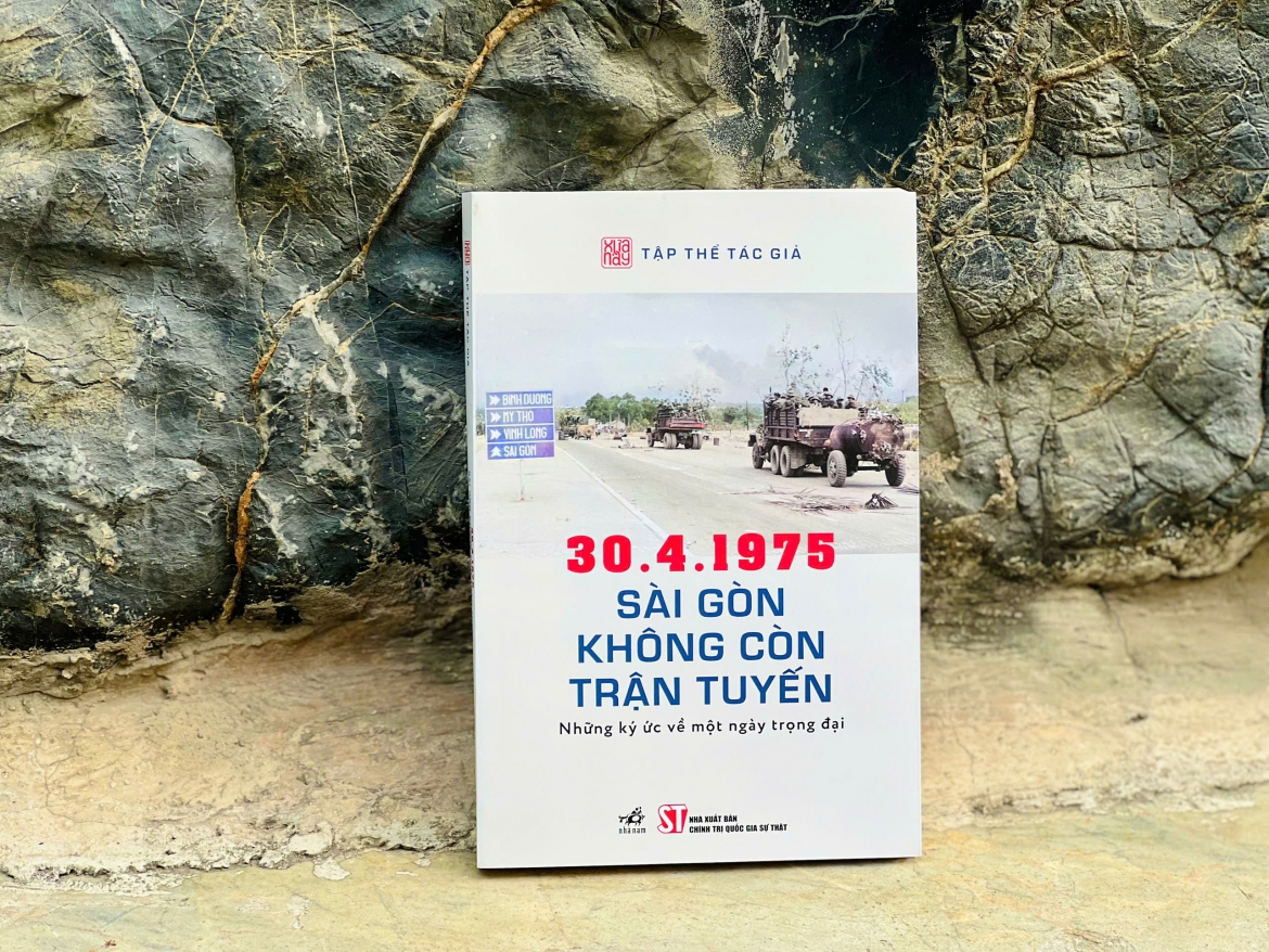Cuốn sách đưa người đọc trở lại Sài Gòn những ngày cuối tháng 4/1975, thời điểm thành phố đang đứng trước bước ngoặt lớn nhất trong lịch sử của mình.