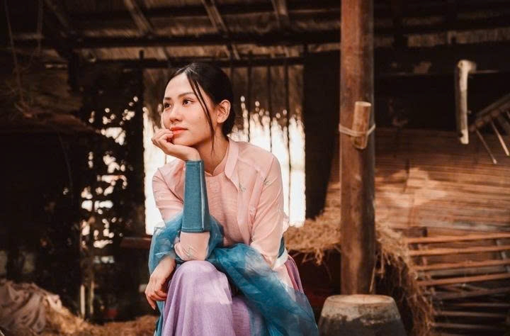 Lần đầu lấn sân màn ảnh rộng, Hoa hậu Mai Phương vào vai Thị Hến trong phim "Trùm sò" của đạo diễn Đức Thịnh. Tuy mang vẻ ngoài mỏng manh, lả lướt, nhưng khi bị đẩy vào thế khó, Thị Hến sẵn sàng hóa thân thành “đả nữ”, quăng quật mọi thứ trong tầm tay để bảo vệ lẽ phải. Chia sẻ về vai diễn đầu tay, Mai Phương cho biết: “Cô ấy sẽ có sự mềm mỏng, mong manh của một thục nữ. Nhưng khi cần mạnh mẽ hoặc phải đấu tranh cho một điều gì đó, Thị Hến sẵn sàng ra tay”.
