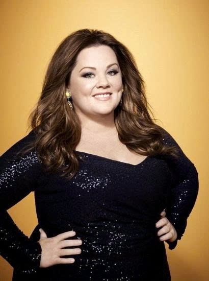 Melissa McCarthy nhận danh hiệu "Người đẹp nhất thế giới năm 2023". Đây được xem là nguồn động lực lớn cho nữ diễn viên khi cô không có thân hình chuẩn theo quan niệm lâu nay. Khi Melissa McCarthy nghe tin mình được nhận danh hiệu này, phản ứng của cô lại rất hài hước: “Liệu bố mẹ tôi có phải là người bỏ phiếu chính không nhỉ?”. Dù đùa như vậy, ngôi sao của "The Little Mermaid" chia sẻ cô “vô cùng hãnh diện” với vinh dự này.