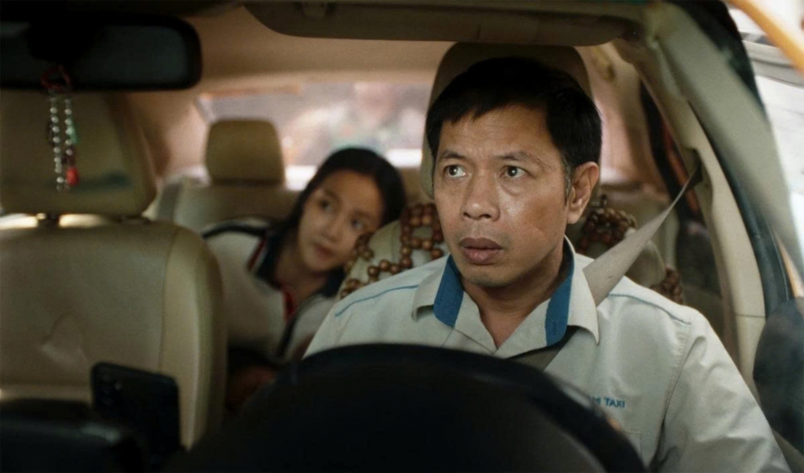 Thái Hòa vào vai tài xế taxi trong "Anh Hùng"