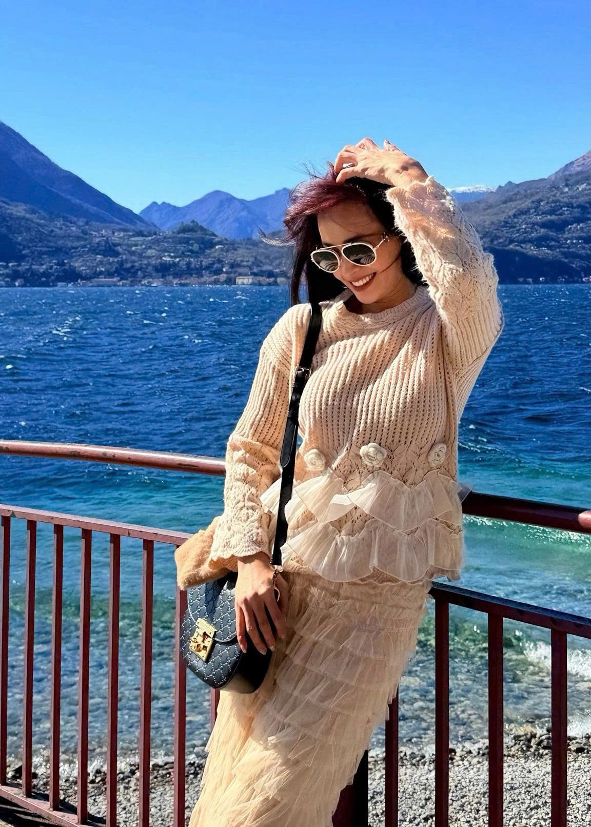 Nhân dịp sang thăm con gái Suli đang du học ở Italy, Thúy Hạnh cùng con tranh thủ khám phá hồ Como mùa hè xanh ngắt và tràn ngập nắng.